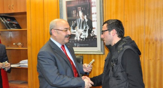 "EN İYİ HABER ÖDÜLÜ" DENİZ ÖZEN'E VERİLDİ