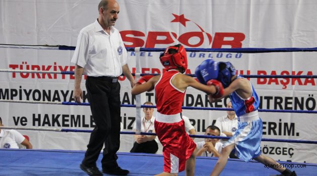Minikler Türkiye Ferdi Boks Şampiyonası başladı