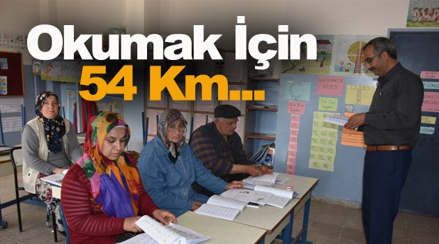 Okuryazarlık için kilometrelerce yol katediyorlar