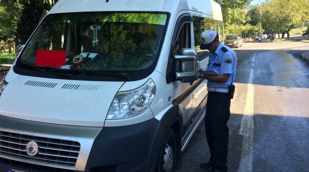 Sinop'ta okul ve yurt çevrelerinde polis uygulaması yapıldı