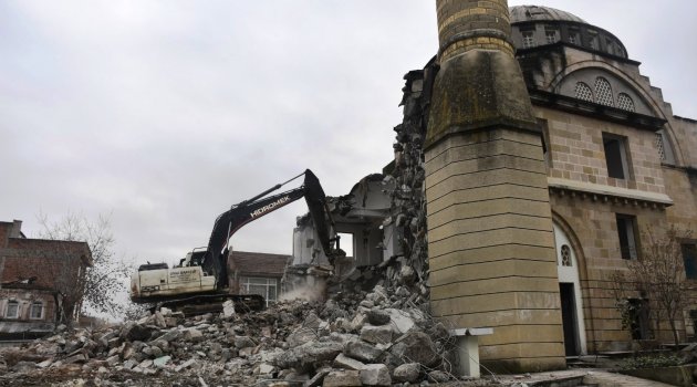 Tarihi cami yıkılıp yeniden inşa edilecek