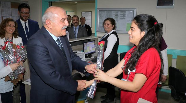 Vali İpek'ten Tıp Bayramı Ziyareti